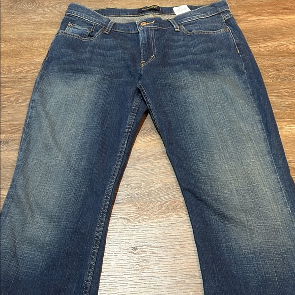 Levi’s Women’s Too Superlow 524 Jeans - Picture 3 of 9